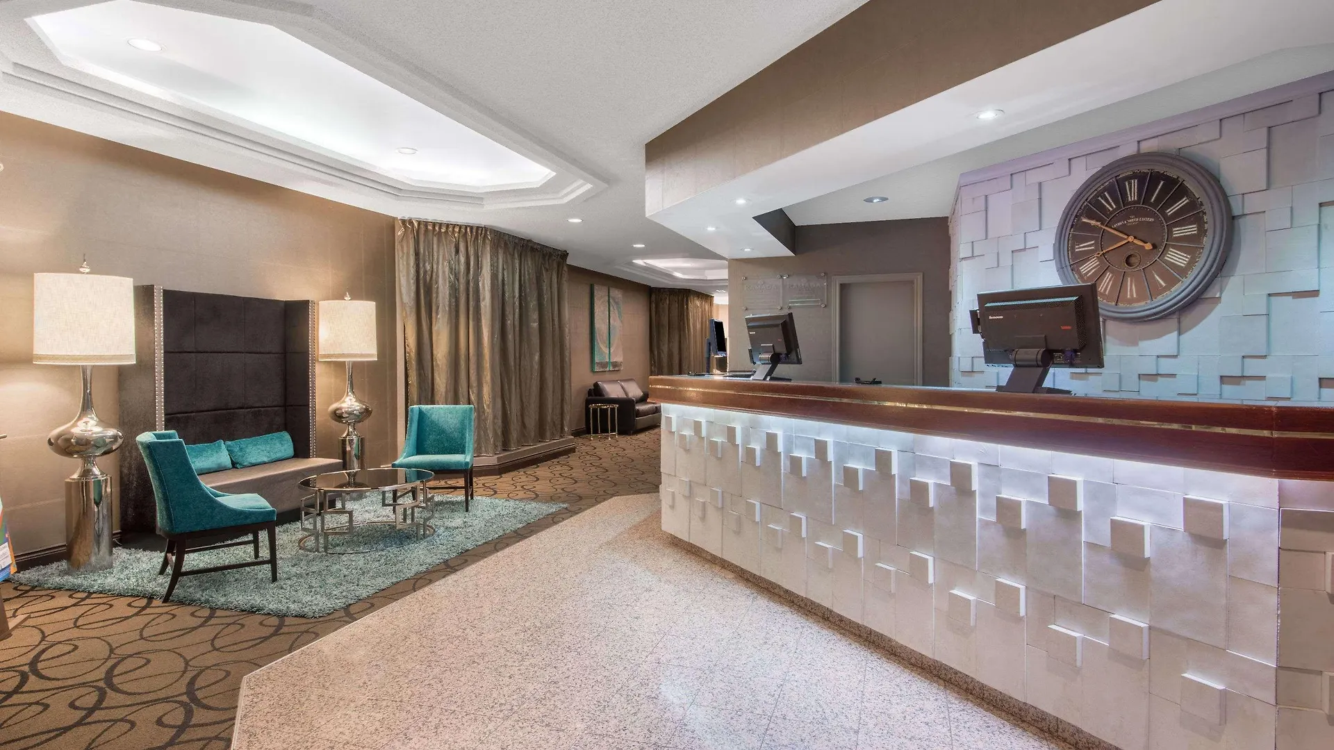 Ramada Plaza By Wyndham Niagara Falls 2*,  Canadá