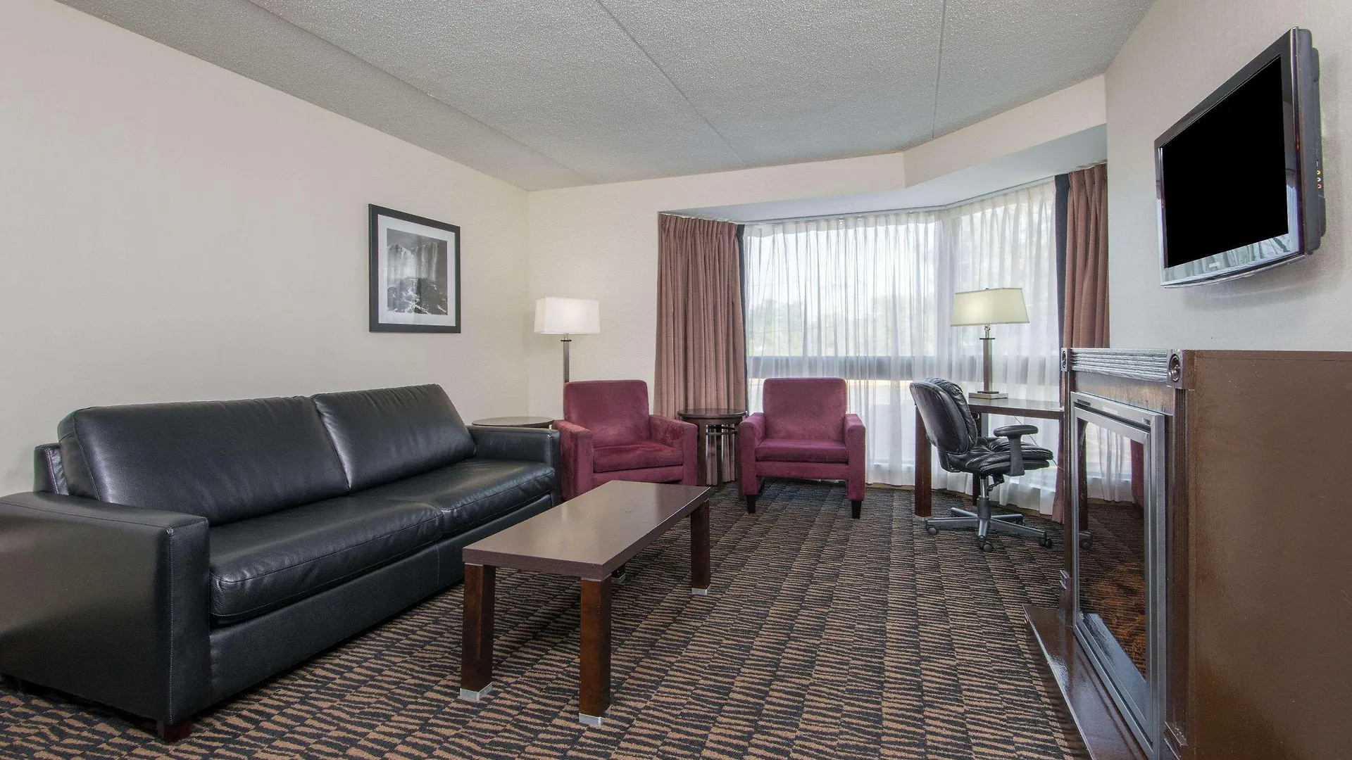 Ramada Plaza By Wyndham Niagara Falls 2*,  Canada