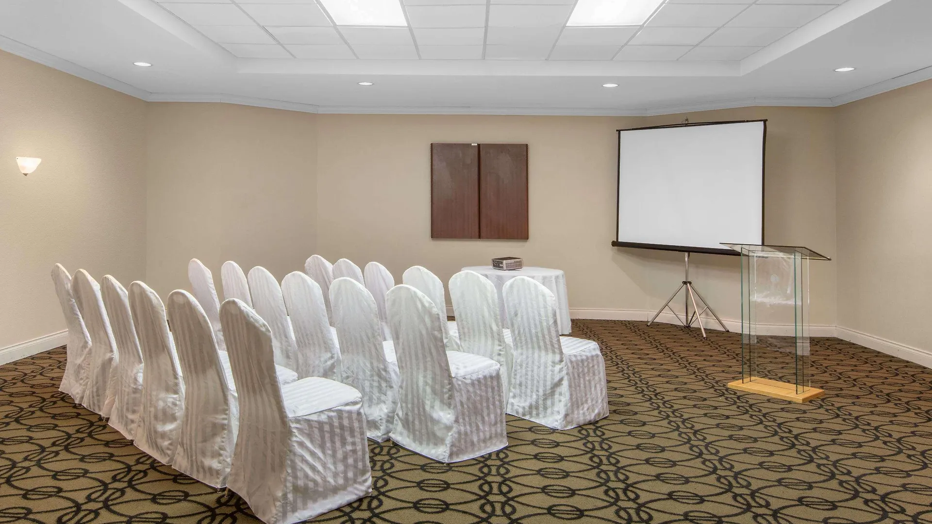 Ramada Plaza By Wyndham Niagara Falls