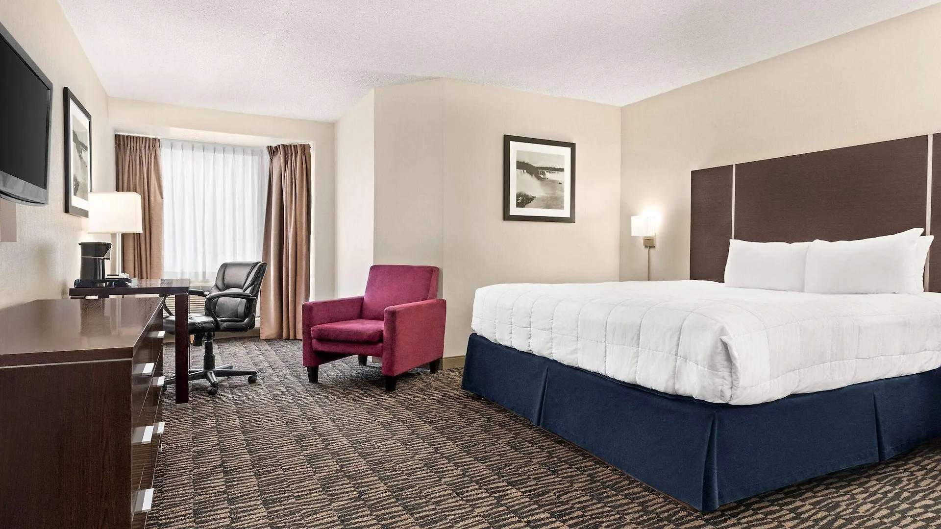Ramada Plaza By Wyndham Niagara Falls 2*,